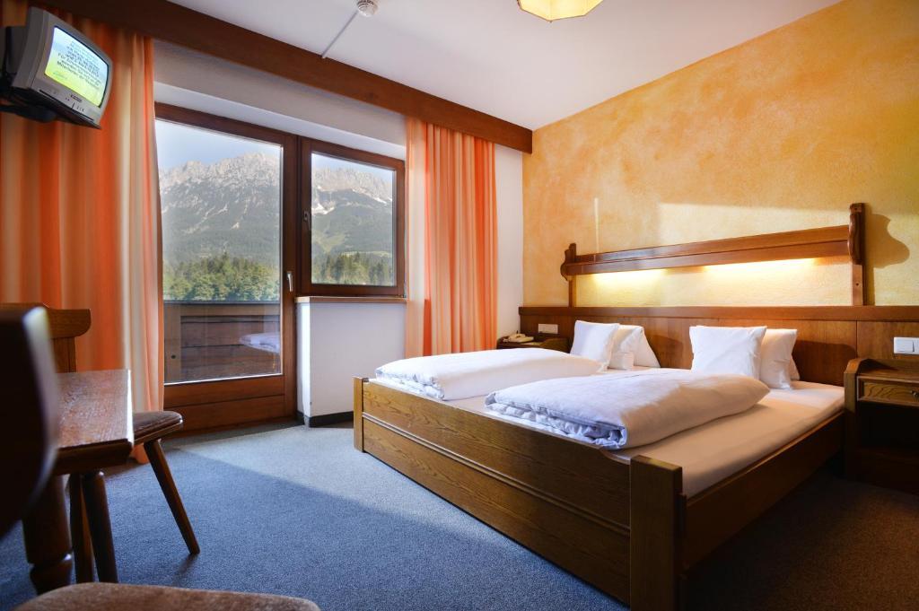 Der Waldhof Hotell Scheffau am Wilden Kaiser Rum bild